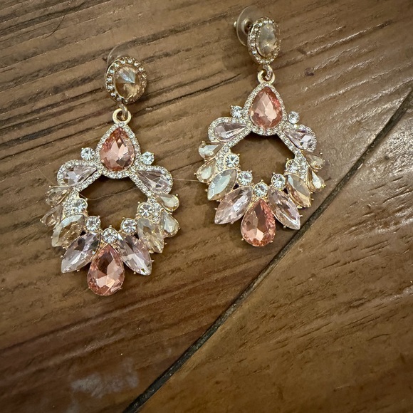 T.J.Maxx Gold and Peach Crystal Earrings - Picture 2 of 3